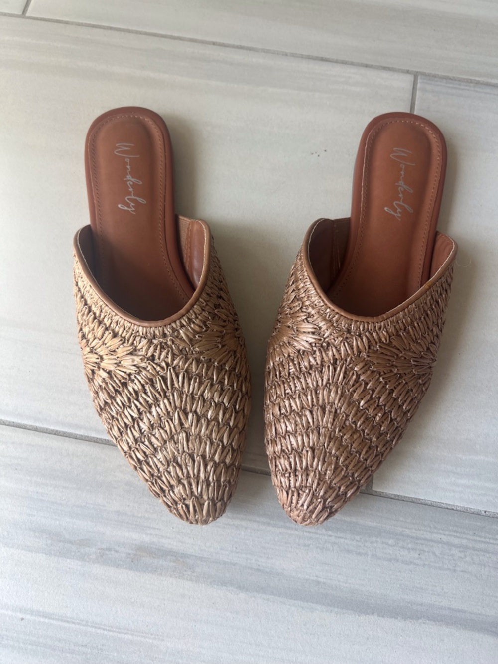 Wonderly Woven Pointed Mule in Tan/Raffia